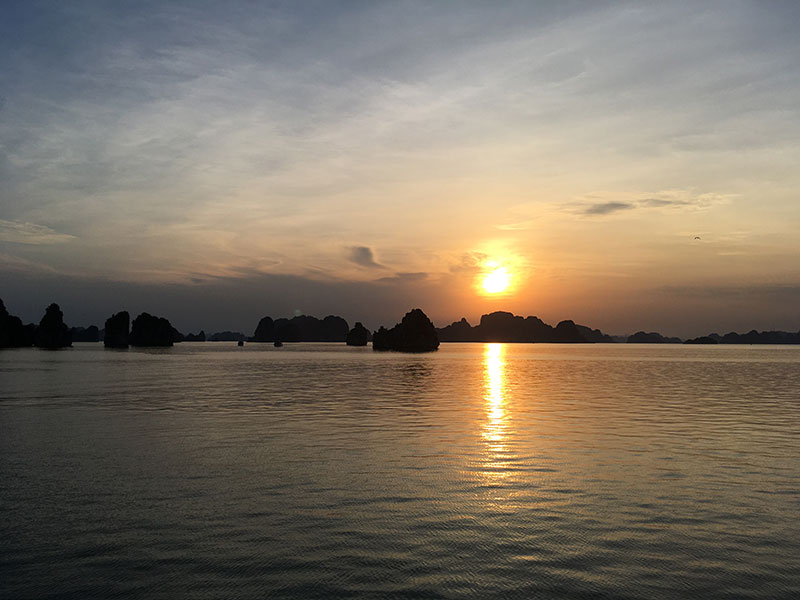 Coucher de soleil sur la Baie d'Halong