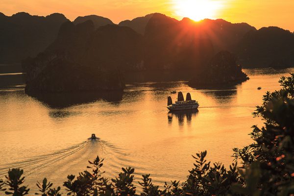 Coucher soleil baie Halong